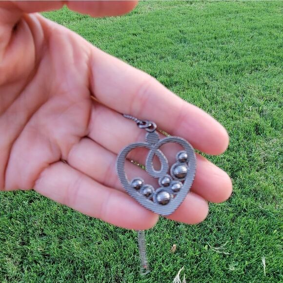 Elegant Gothic Heart Pendant Necklace - Picture 4 of 8